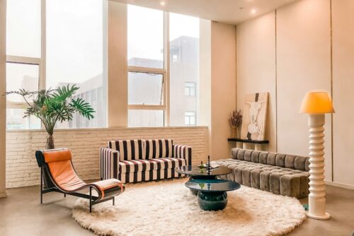 Image of a living room which has been decluttered using self storage